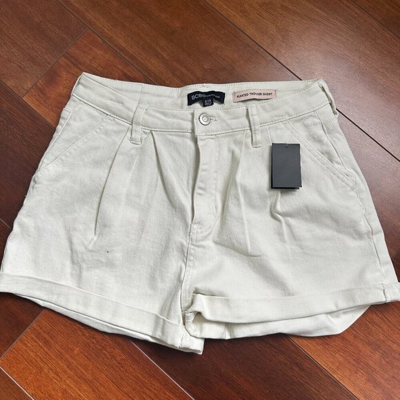 NWT BCBGeneration Trouser Short size 9/29 in white - Picture 1 of 5